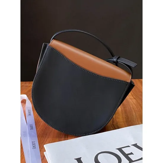 Calfskin Bag Size: 19.5 × 8.5 × 16.5 cm