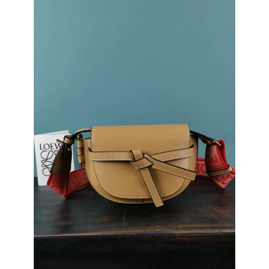 Saddlebag size: 21 × 12.5 × 9 cm