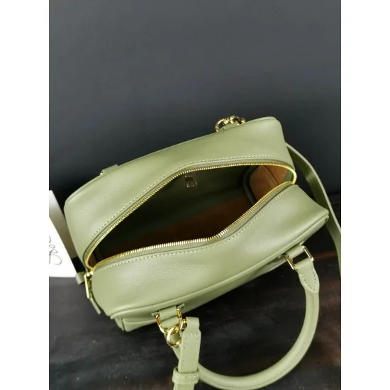 Model: 204 Size: 19-18-11Amazona