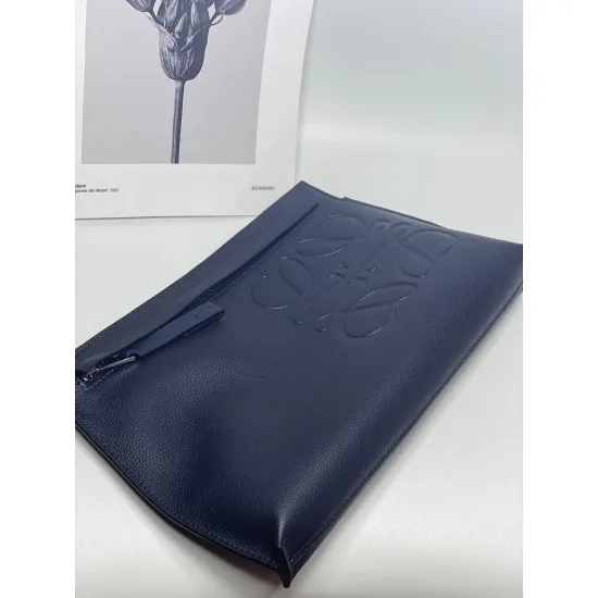 Loewe Size: 29.5x20cm Model: 3040