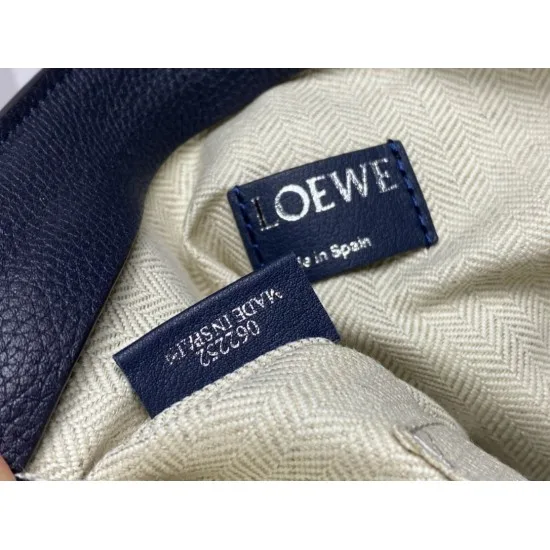 Loewe Size: 29.5x20cm Model: 3040