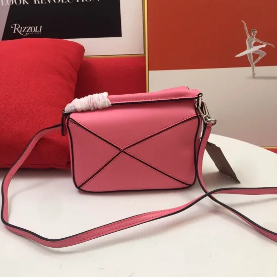 Calfskin Size: 18*12.5*8cm Model: 0150