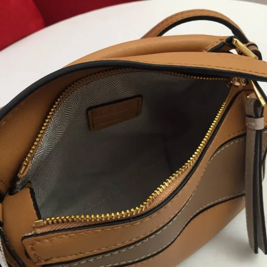 Calfskin Size: 18*12.5*8cm Model: 0150