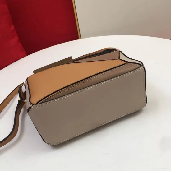 Calfskin Size: 18*12.5*8cm Model: 0150