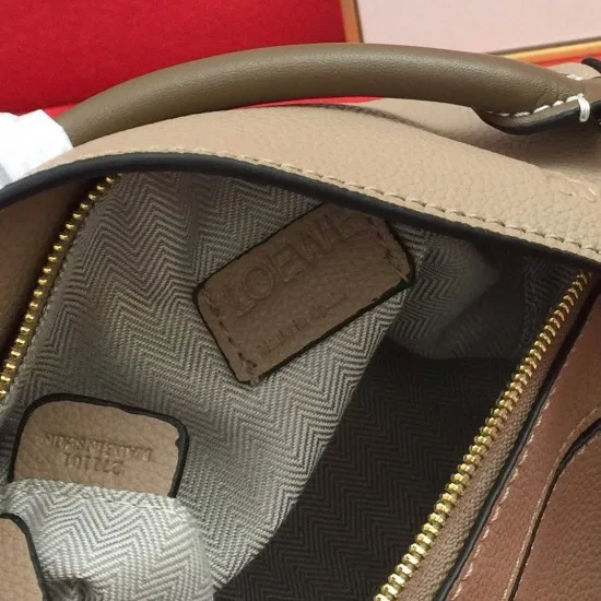 Calfskin Size: 18*12.5*8cm Model: 0150