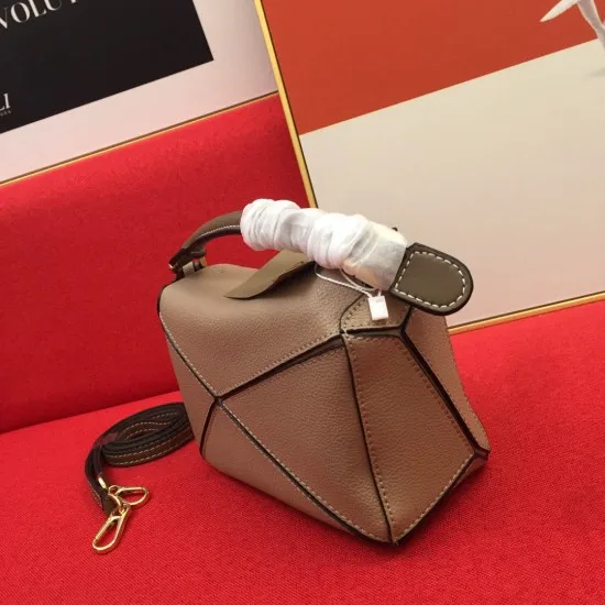 Calfskin Size: 18*12.5*8cm Model: 0150