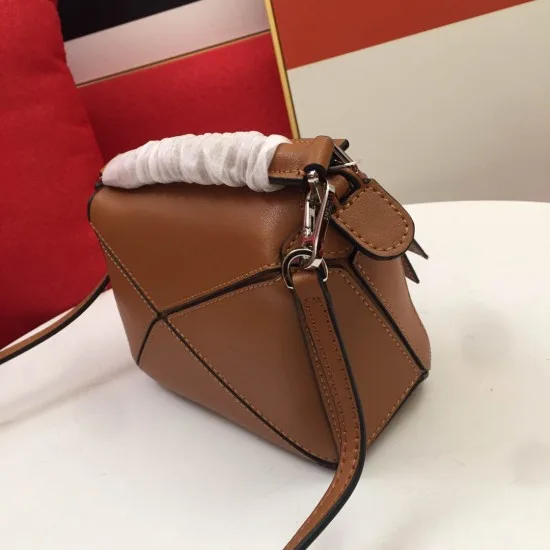 Calfskin Size:18*12.5*8cm Model:0150