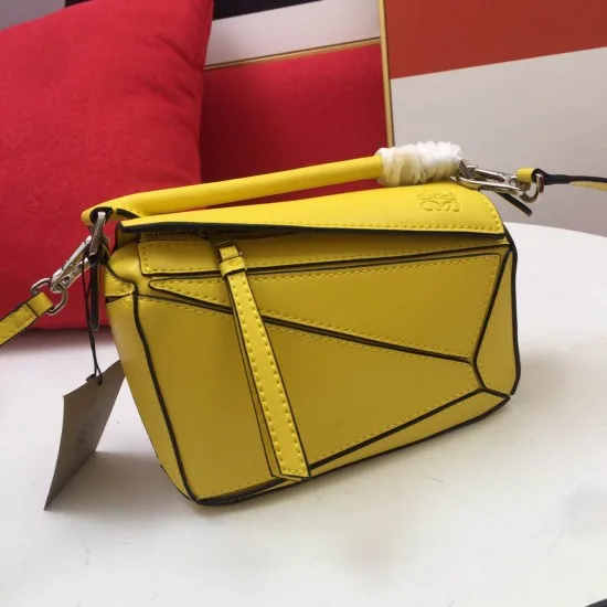 Calfskin Size:18*12.5*8cm Model:0150