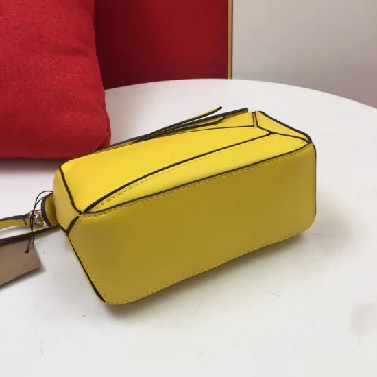 Calfskin Size:18*12.5*8cm Model:0150