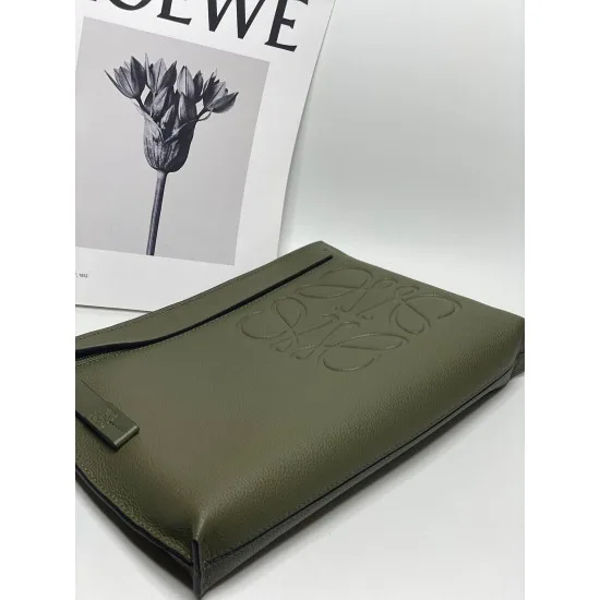 Loewe Size: 29.5x20cm Model: 3040