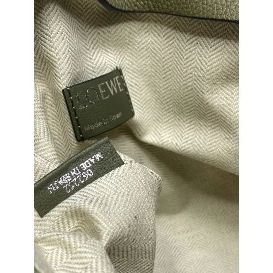 Loewe Size: 29.5x20cm Model: 3040