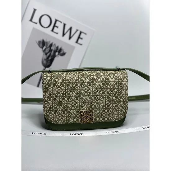 Model 5609 Size: 19-13.5-6 Goya