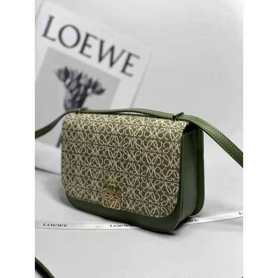 Model 5609 Size: 19-13.5-6 Goya