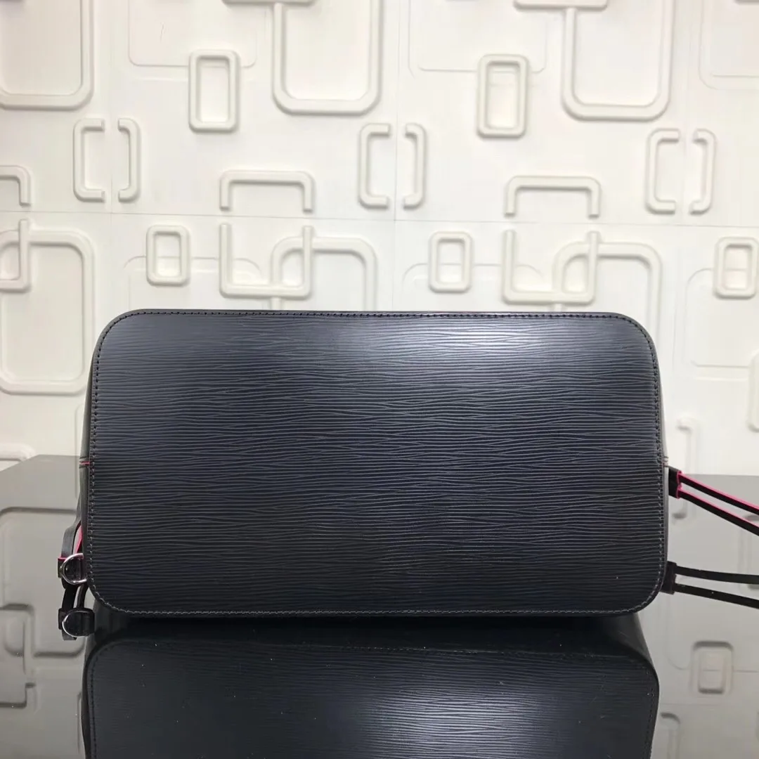 Neverfull MM Bag In Noir Epi Leather M54185