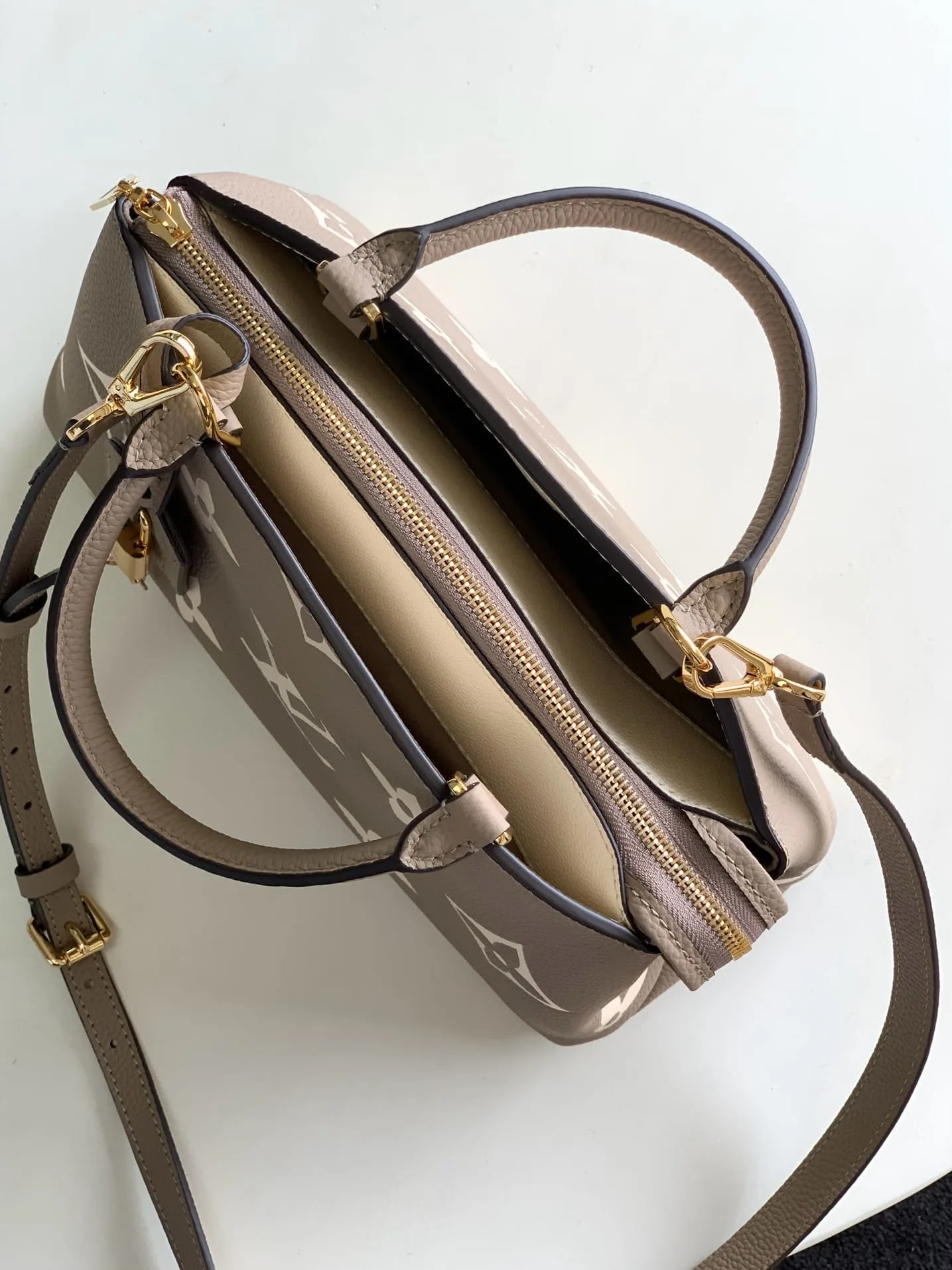 Louis Vuitton M58914 Petit Palais