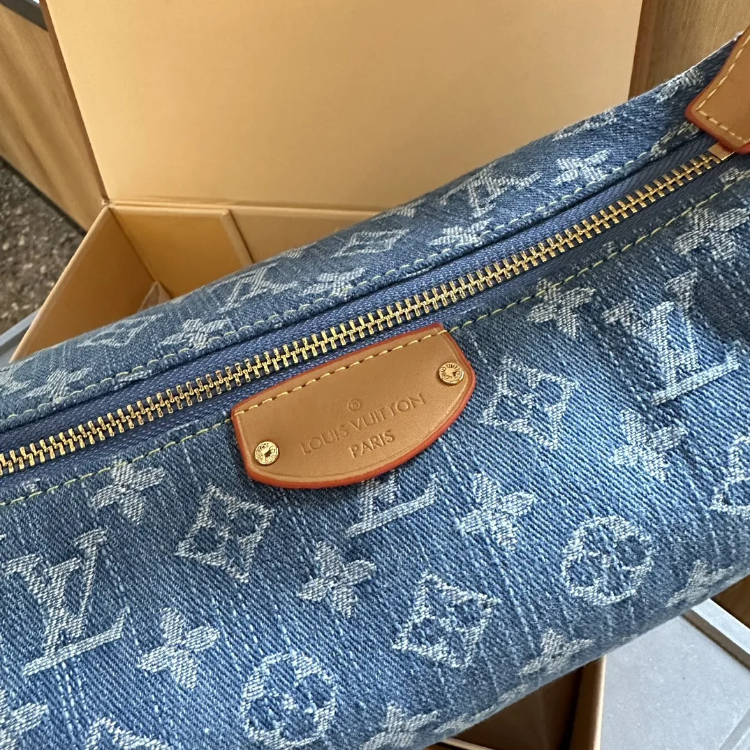 Hills Pochette
