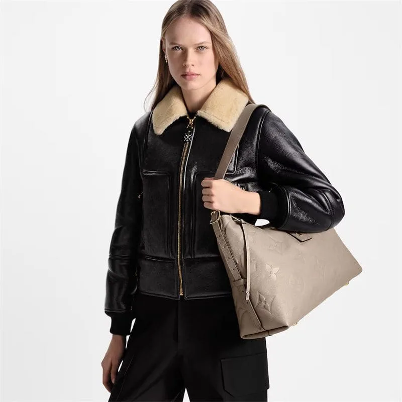 Louis Vuitton CARRYALL MM – EXCLUSIVELY ONLINE M46292