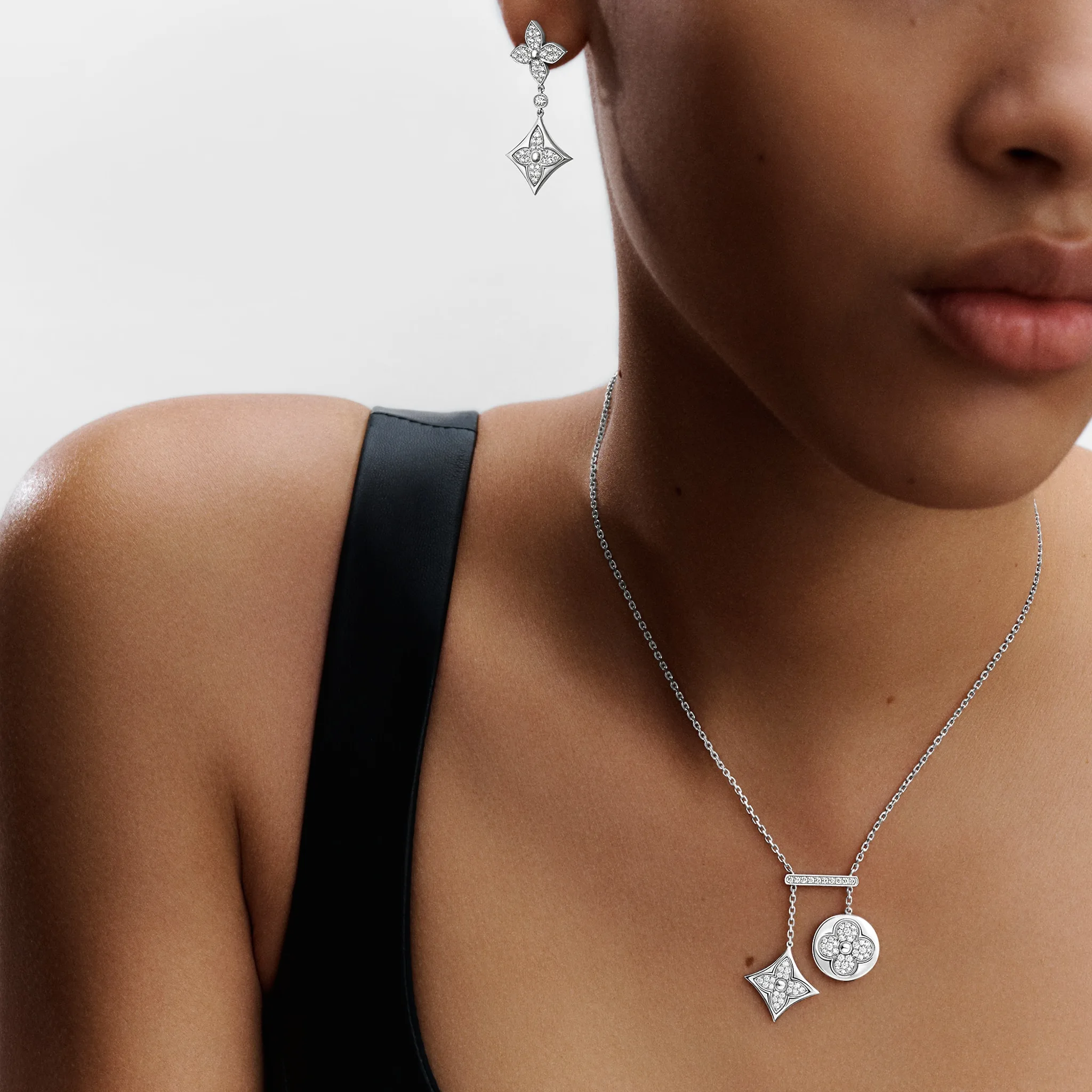 Louis Vuitton Color Blossom Neglige Necklace, White Gold And Diamonds