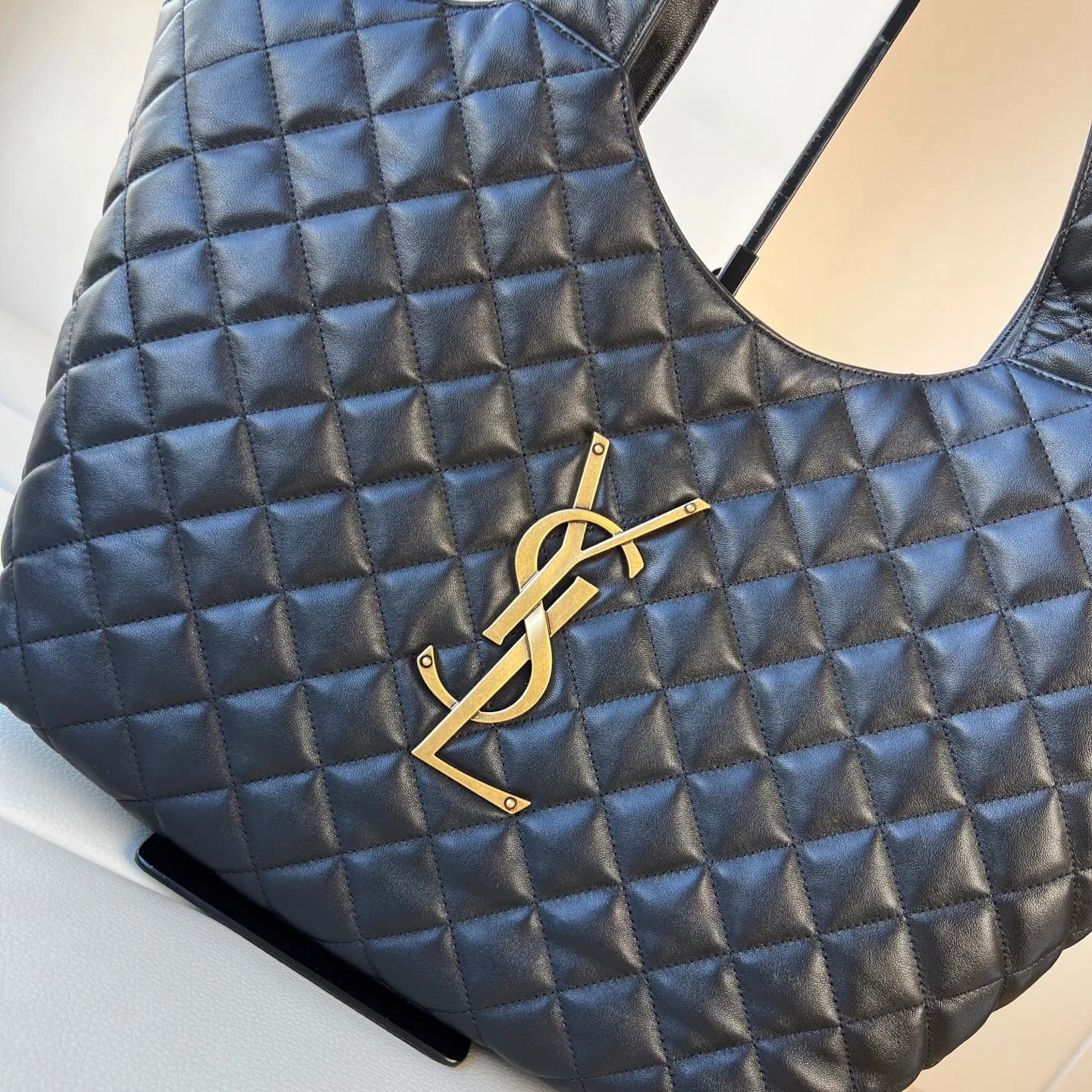 SAINT LAURENT YSL ICARE Medium in quilted nappa Black - Bag