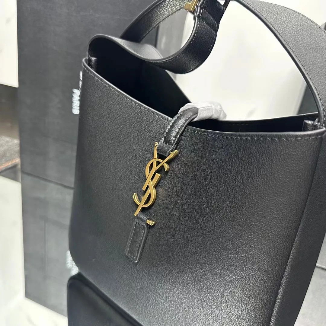 SAINT LAURENT Supple Small leather shoulder bag-Black - Bag