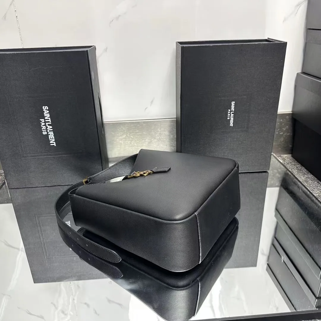 SAINT LAURENT Supple Small leather shoulder bag-Black - Bag