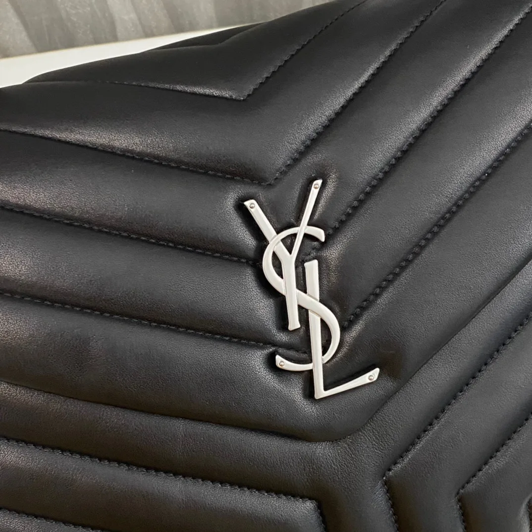 SAINT LAURENT Loulou medium quilted leather shoulder bag black - Bag