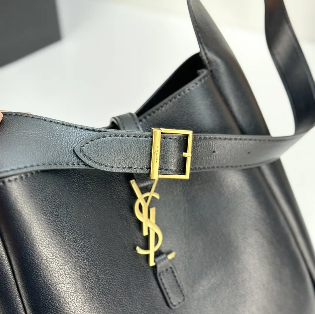 Saint Laurent LE 5 À 7 small bag in soft python Black - Bag