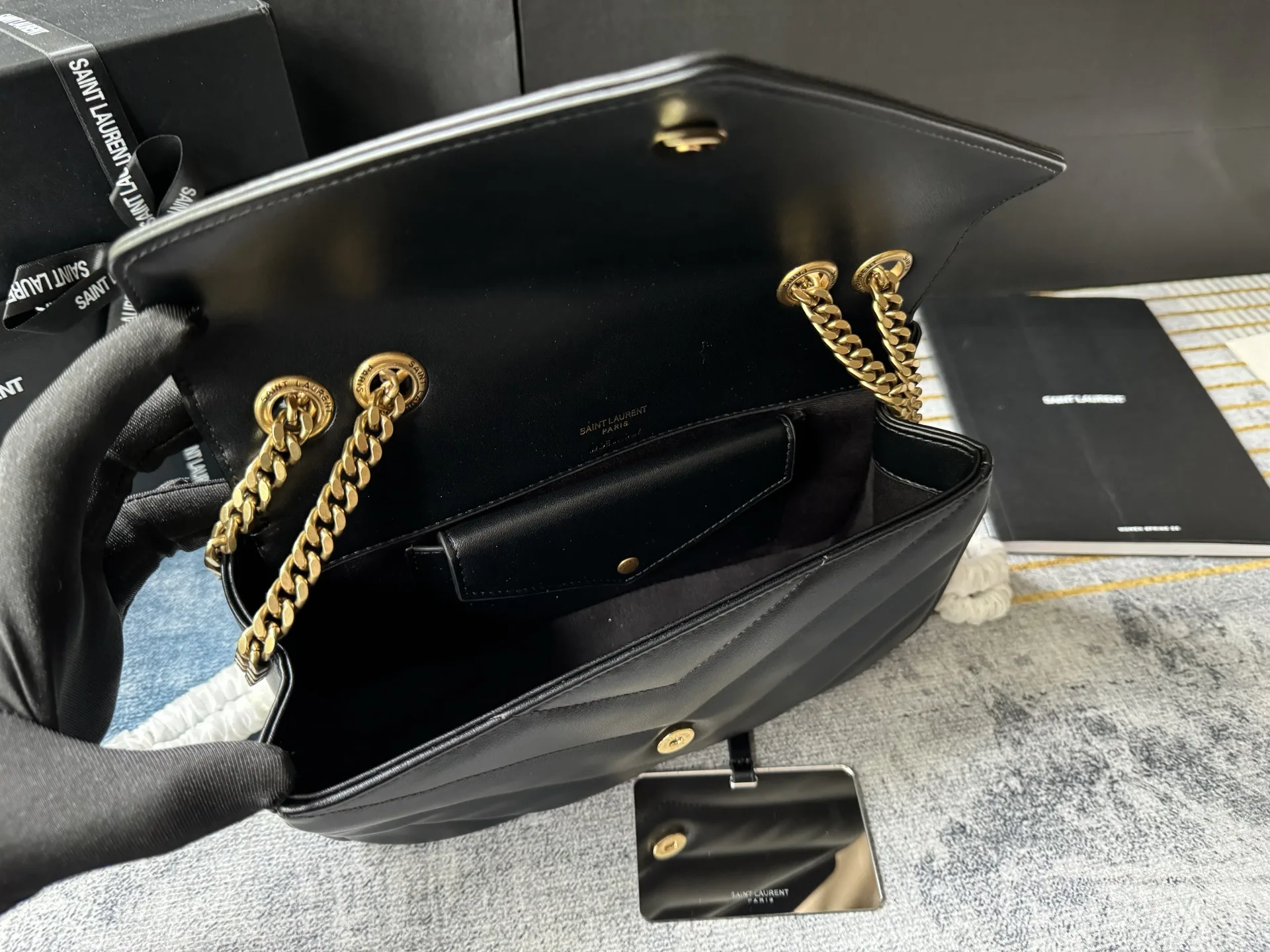 SAINT LAURENT LOULOU in MATELASSÉ Lambskin - Black