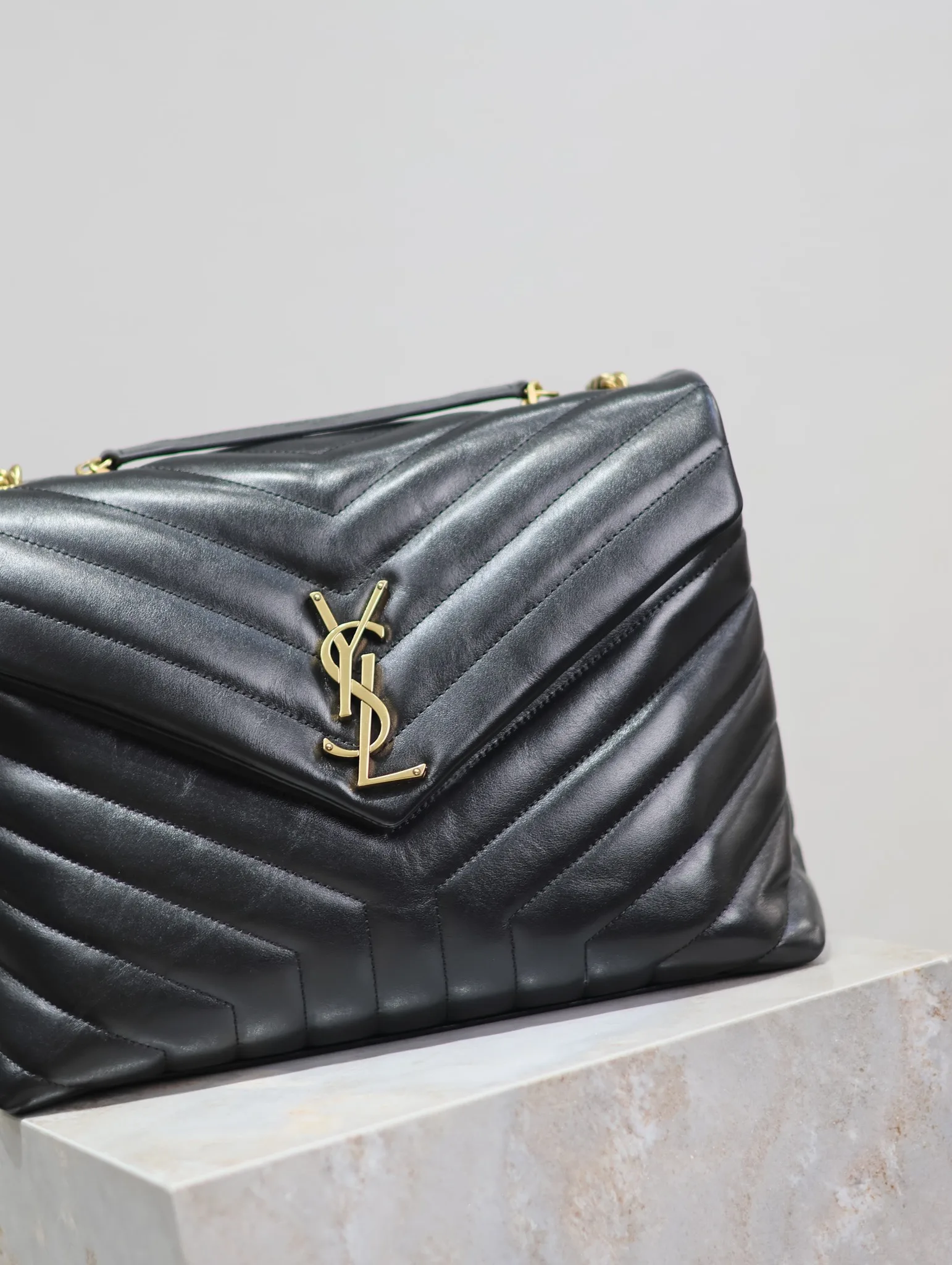 [TOP] SAINT LAURENT Loulou medium quilted leather shoulder bag black - Bag