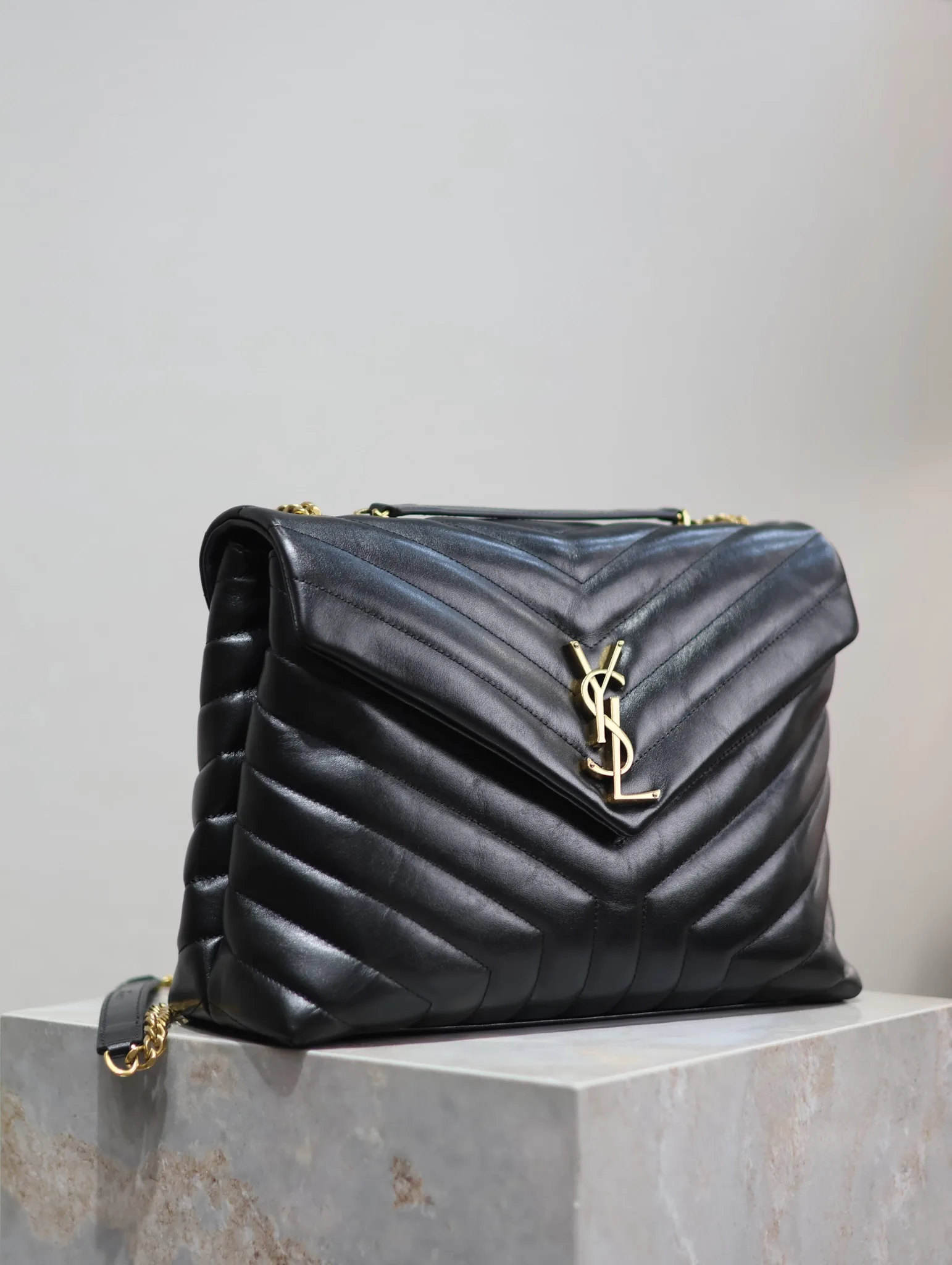 [TOP] SAINT LAURENT Loulou medium quilted leather shoulder bag black - Bag