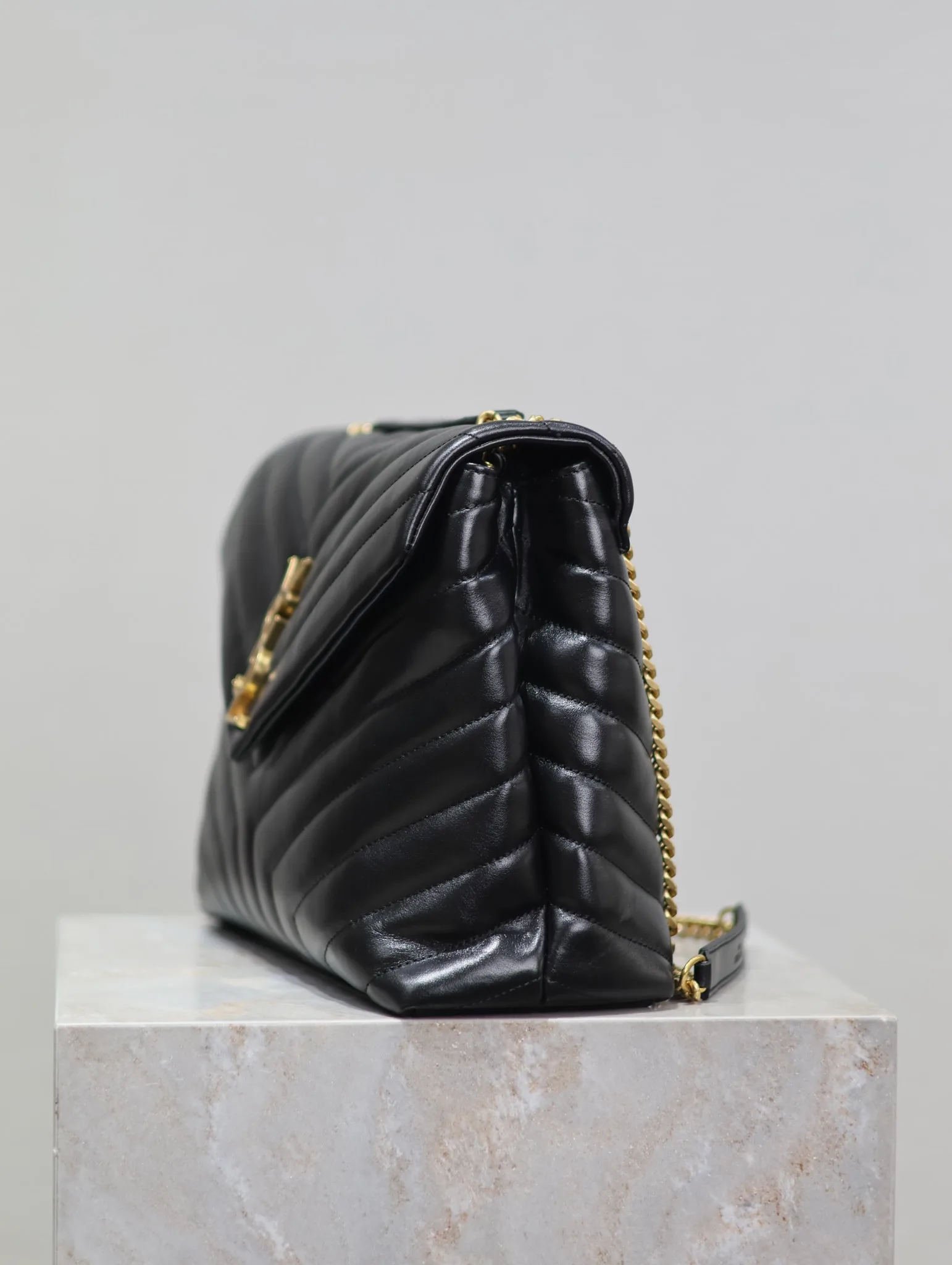 [TOP] SAINT LAURENT Loulou medium quilted leather shoulder bag black - Bag