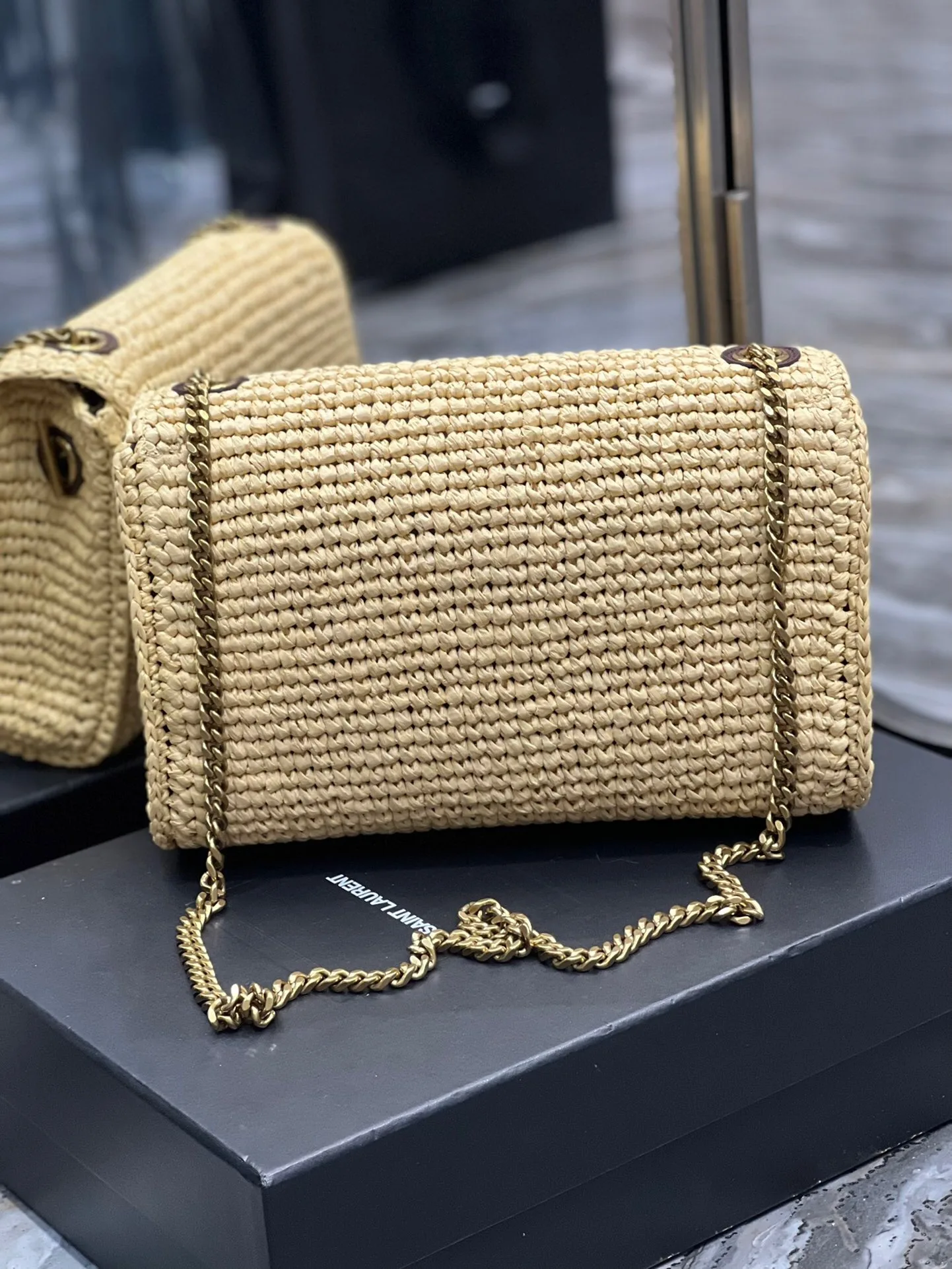 [TOP] SAINT LAUREN KATE MEDIUM SUPPLE CHAIN BAG IN RAFFIA - Bag