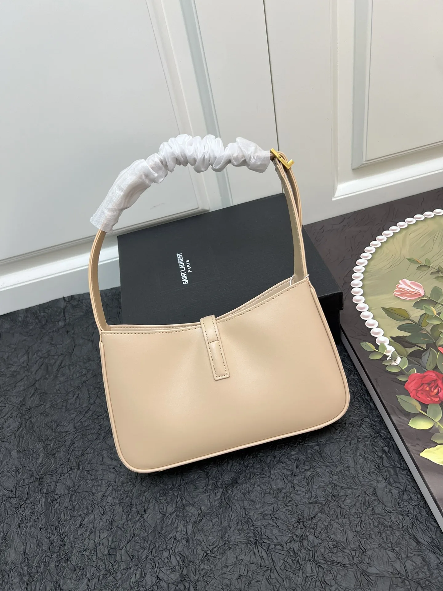 Saint Laurent YSL Le 5 à 7 hobo bag - Flesh Colored Bag