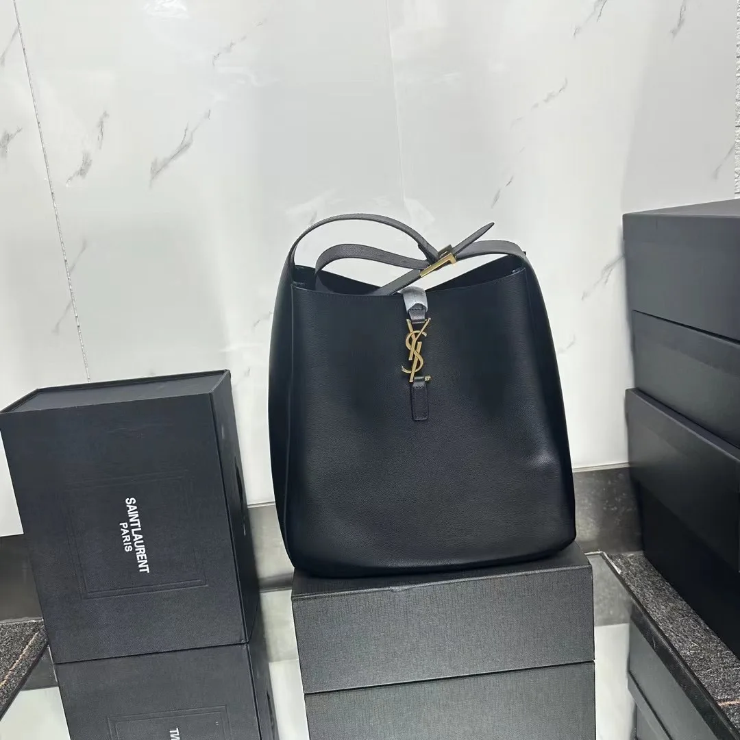 SAINT LAURENT Supple Large leather shoulder bag-Black - Bag