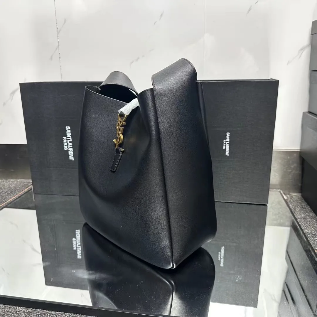 SAINT LAURENT Supple Large leather shoulder bag-Black - Bag
