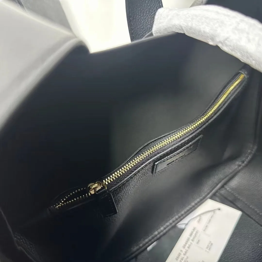 SAINT LAURENT Supple Large leather shoulder bag-Black - Bag