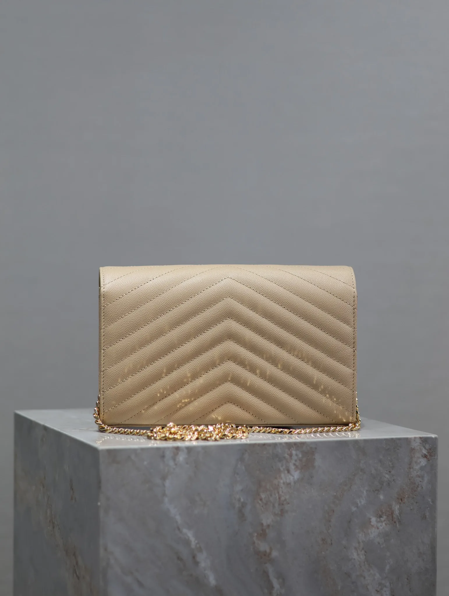 [TOP] Saint Laurent CLASSIC CASSANDRE CHAIN WALLET IN GRAIN DE POUDRE LEATHER