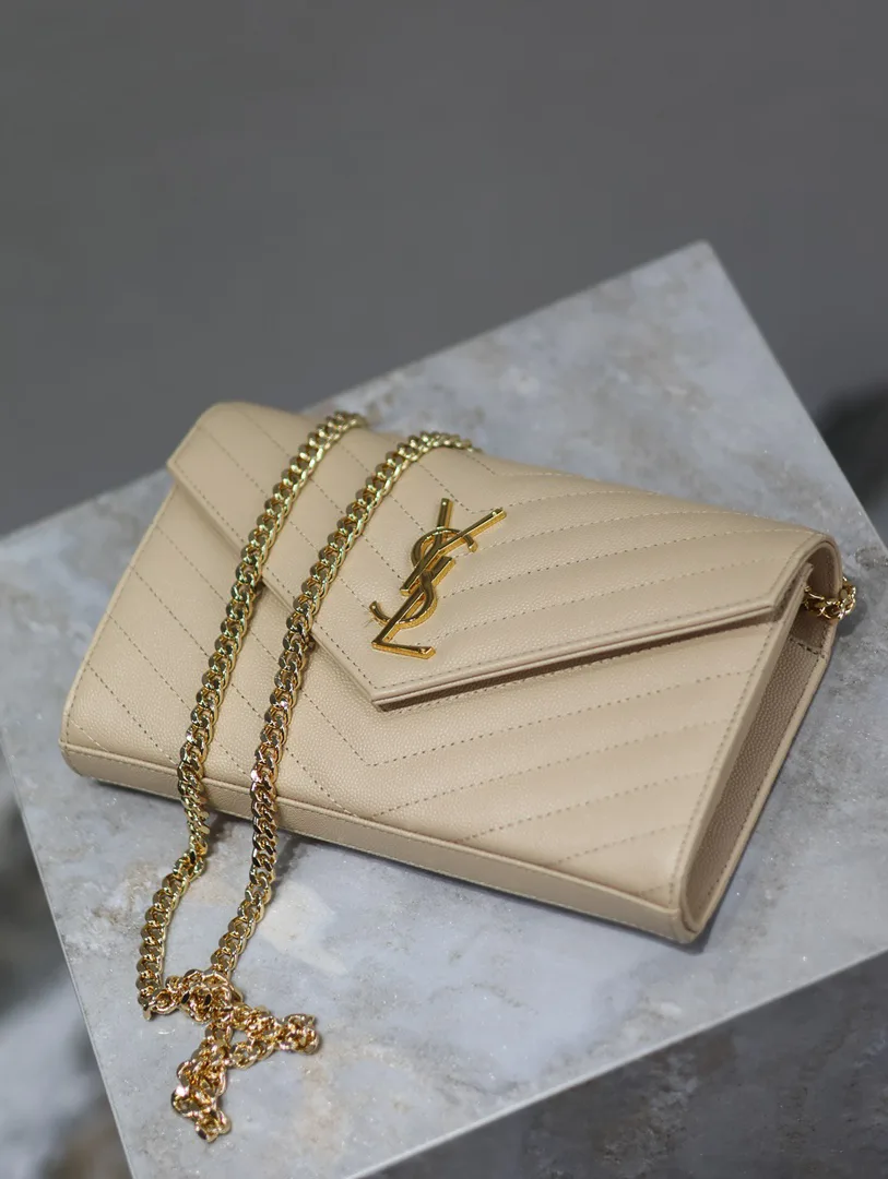 [TOP] Saint Laurent CLASSIC CASSANDRE CHAIN WALLET IN GRAIN DE POUDRE LEATHER