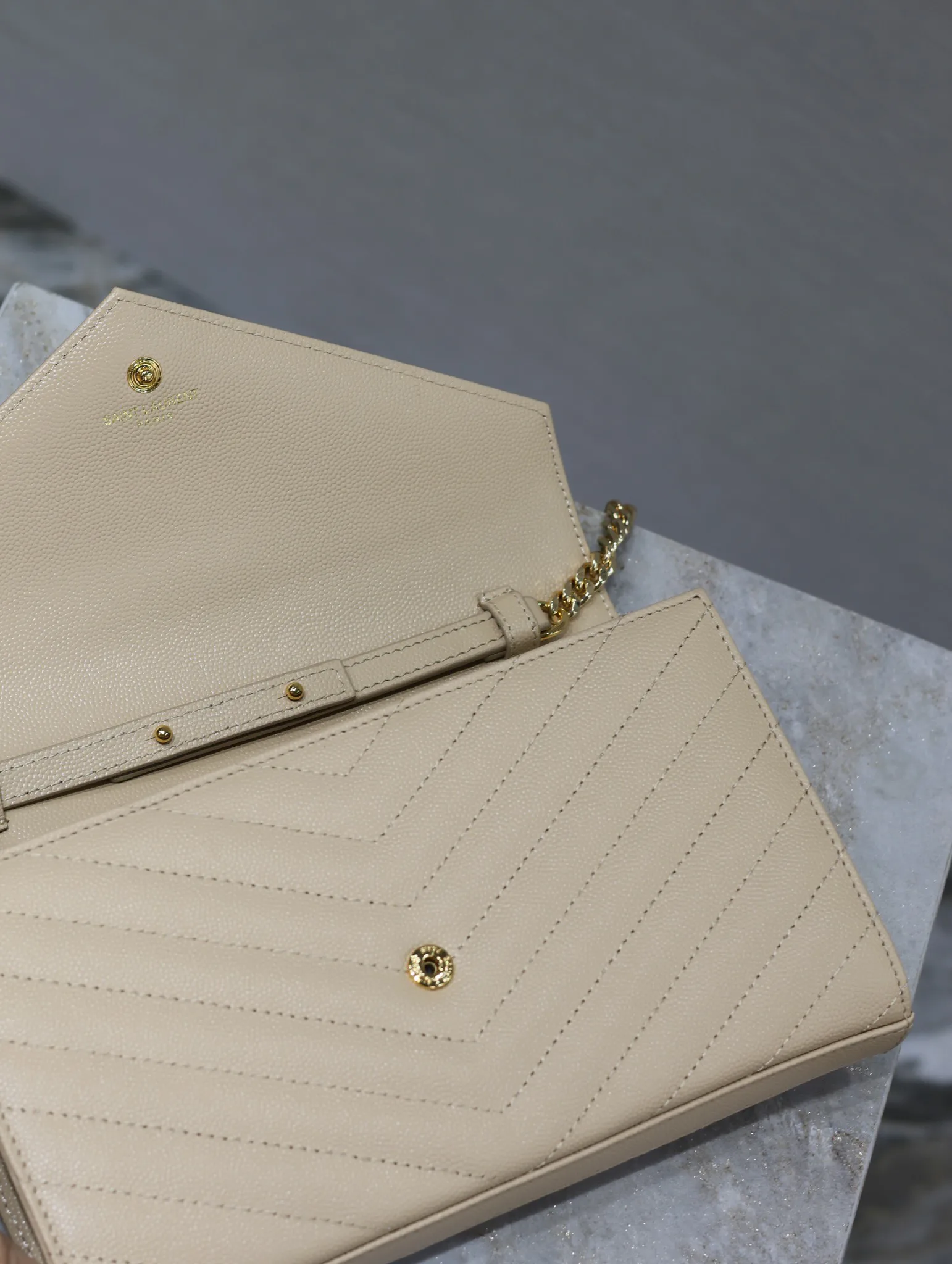 [TOP] Saint Laurent CLASSIC CASSANDRE CHAIN WALLET IN GRAIN DE POUDRE LEATHER