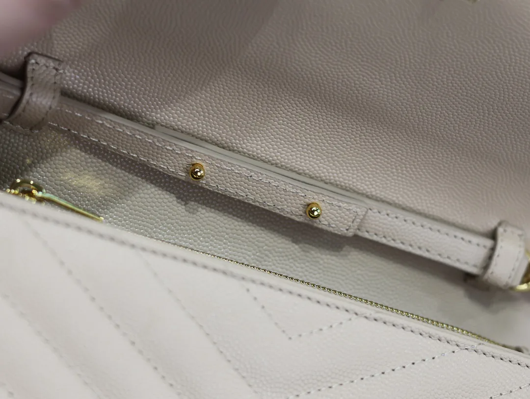[TOP] Saint Laurent CLASSIC CASSANDRE CHAIN WALLET IN GRAIN DE POUDRE LEATHER