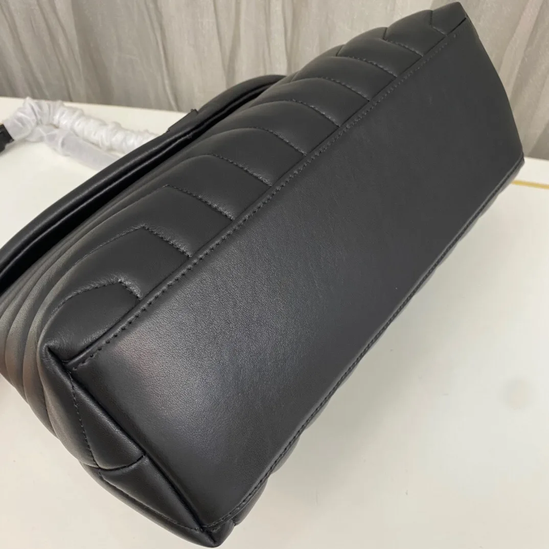 SAINT LAURENT Loulou Medium quilted leather shoulder bag black - Bag