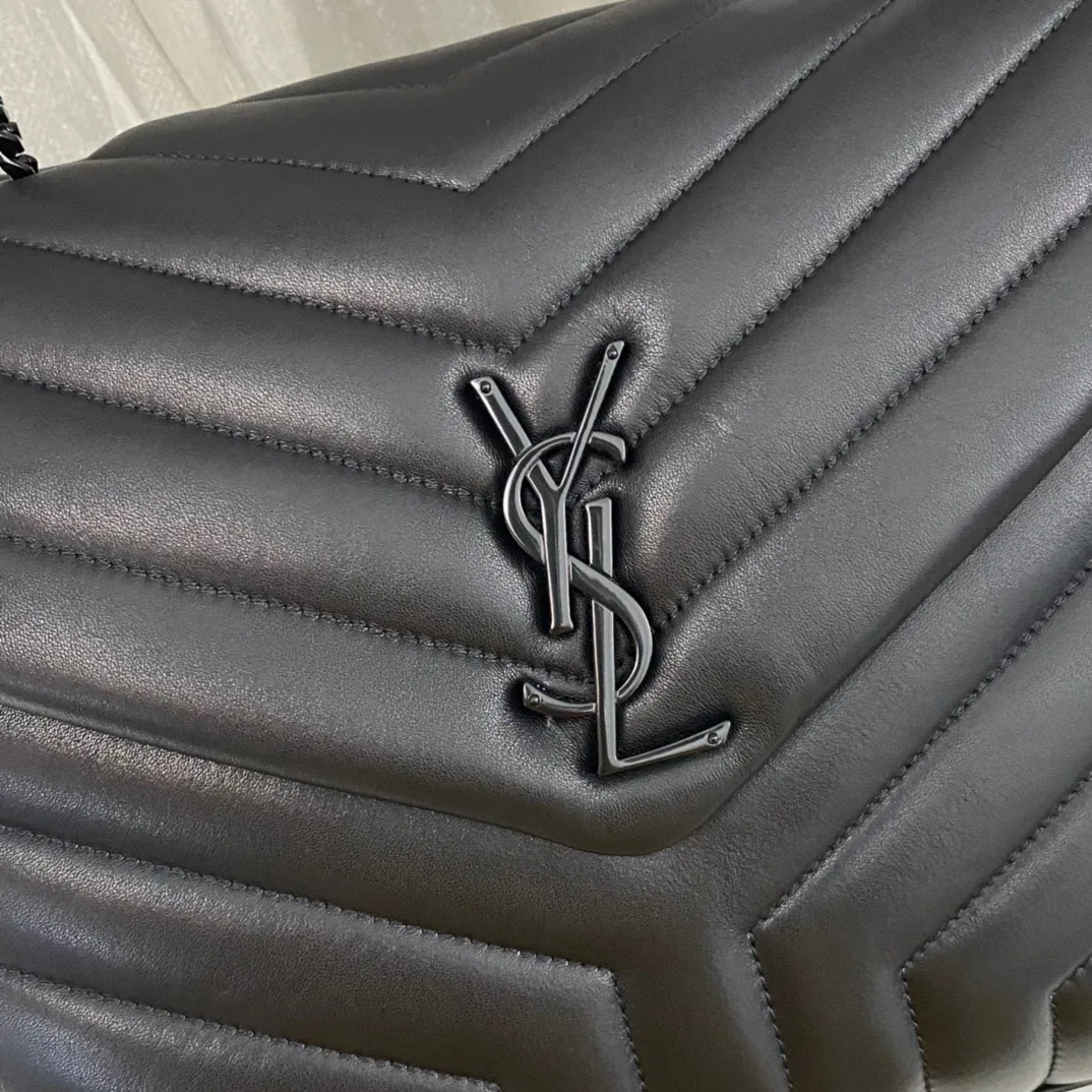 SAINT LAURENT Loulou Medium quilted leather shoulder bag black - Bag