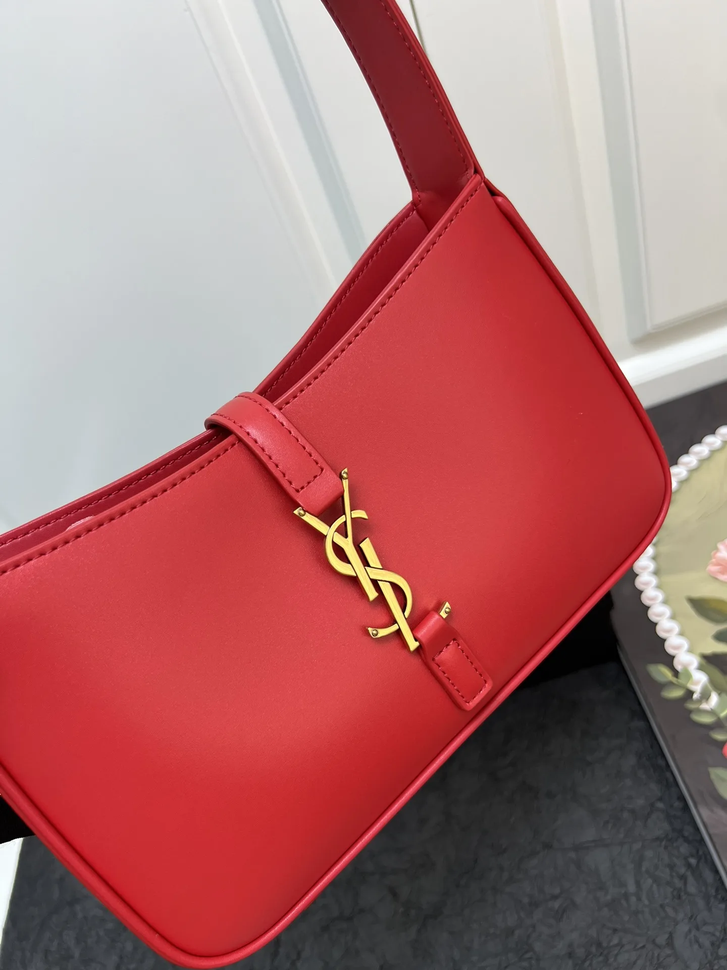 Saint Laurent YSL Le 5 à 7 hobo bag - Red Plain Bag