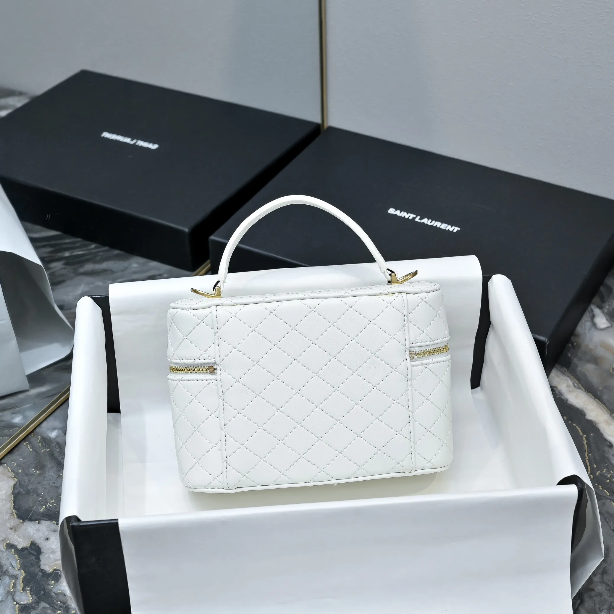 SAINT LAURENT YSL GABY vanity Medium bag in lambskin - BLANC VINTAGE