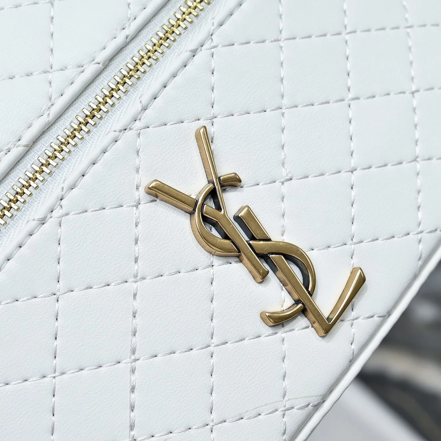 SAINT LAURENT YSL GABY vanity Medium bag in lambskin - BLANC VINTAGE