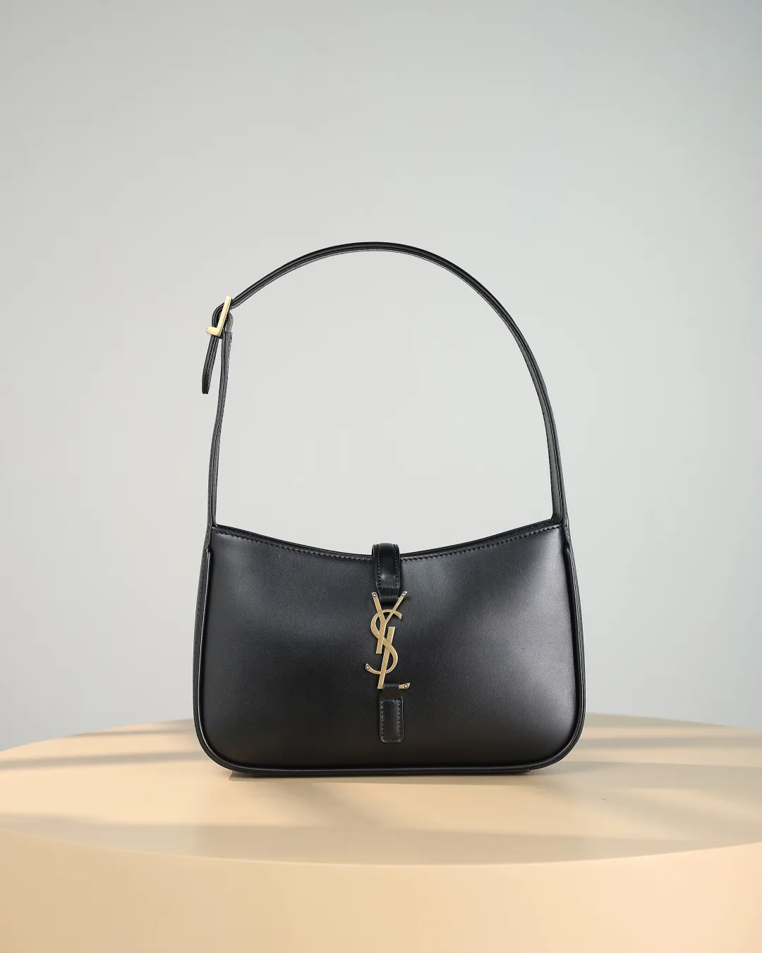 [TOP]SAINT LAURENT YSL Croc-Embossed Le 5 à 7 Hobo Bag