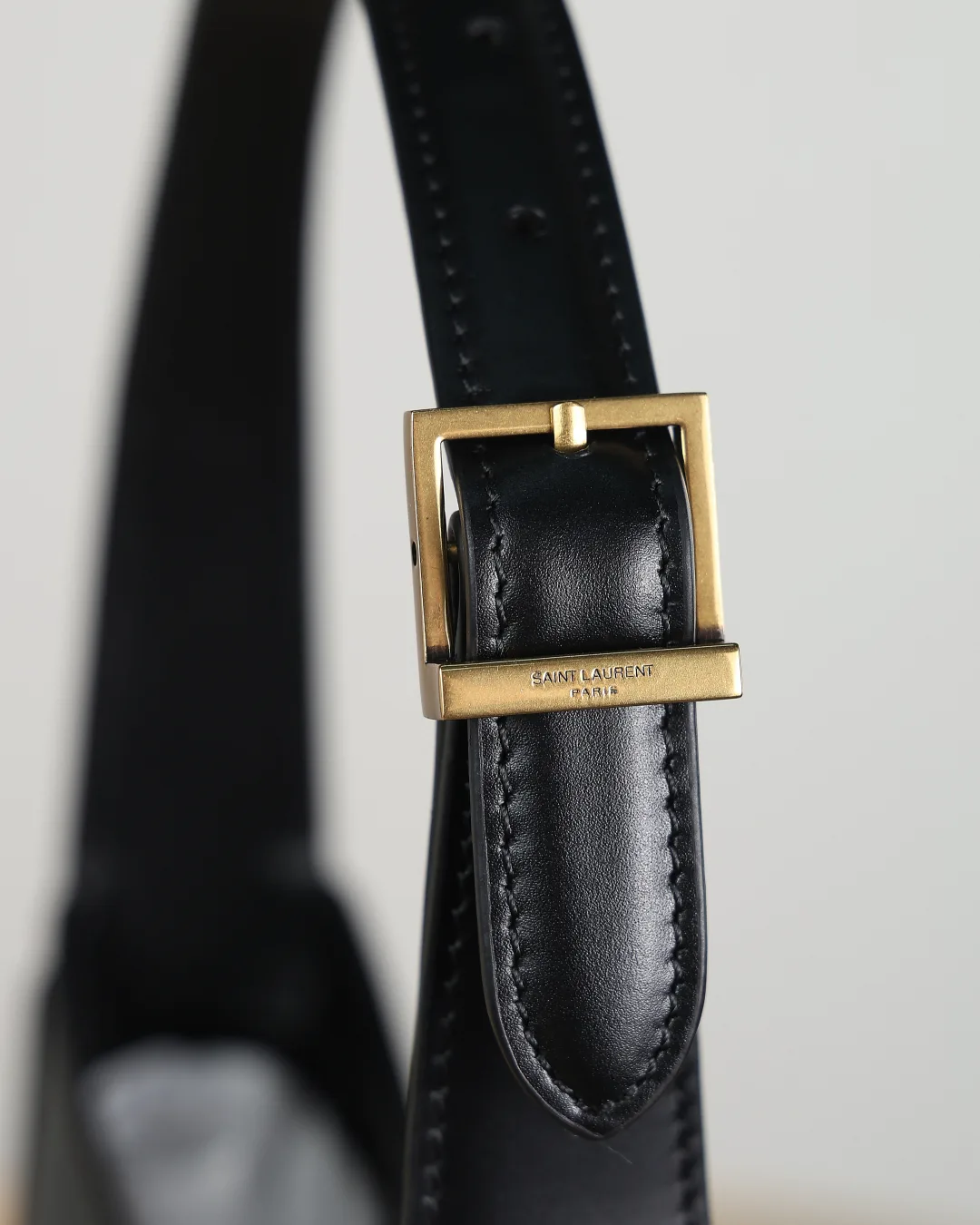 [TOP]SAINT LAURENT YSL Croc-Embossed Le 5 à 7 Hobo Bag