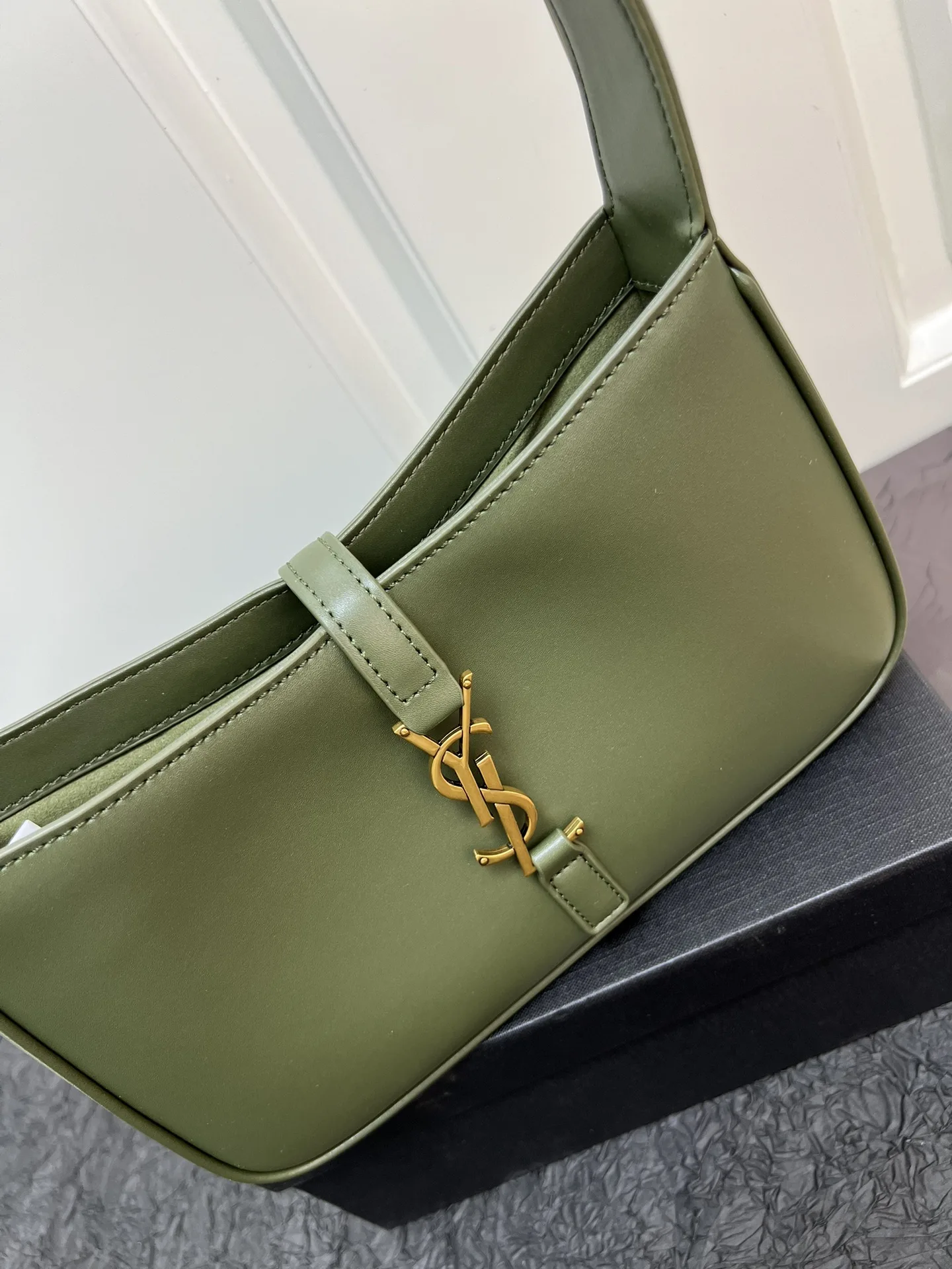 Saint Laurent YSL Le 5 à 7 hobo bag - Green Bag