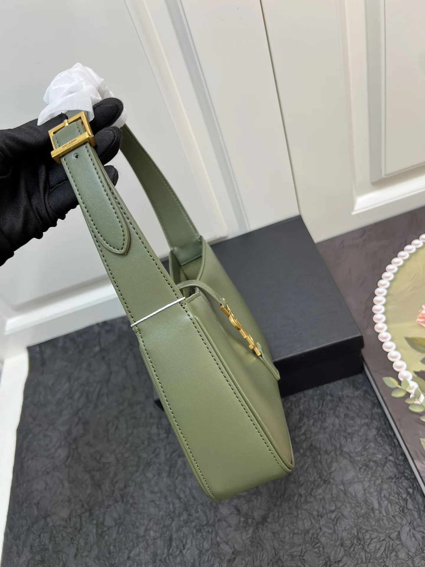 Saint Laurent YSL Le 5 à 7 hobo bag - Green Bag