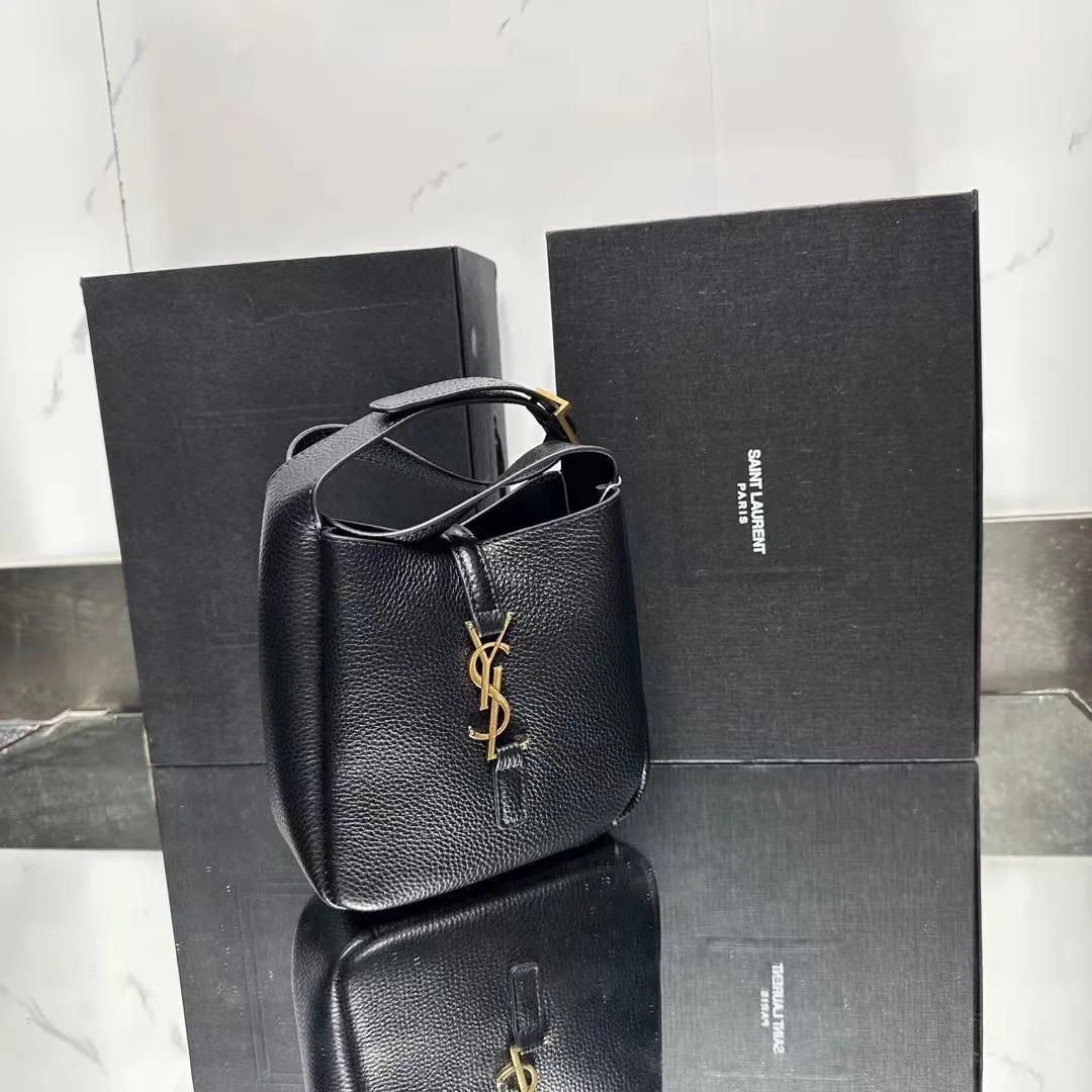 SaintLaurent YSL LE 5 À 7 supple baby in grained leather - Bag